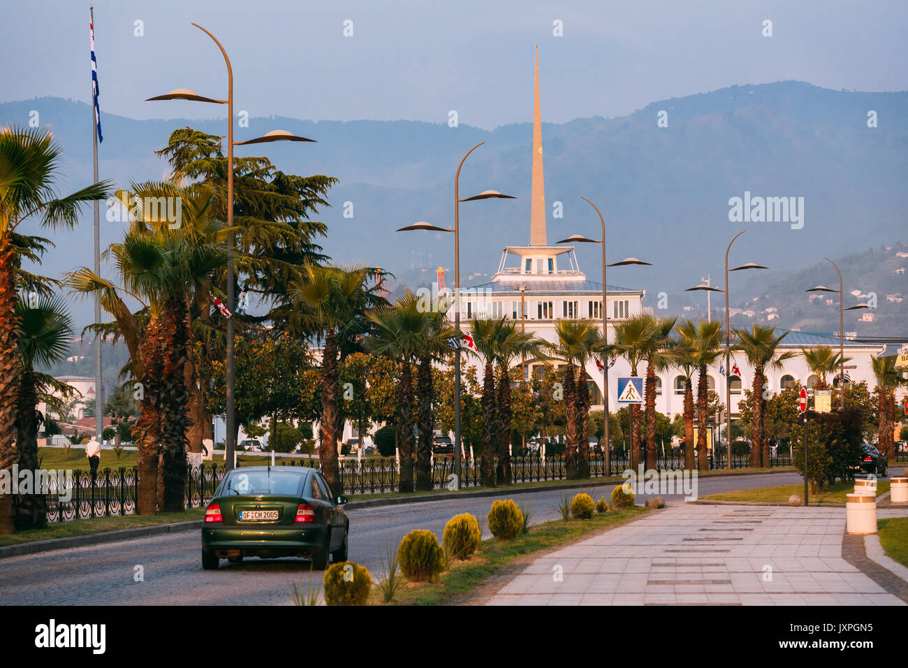 Batumi, Géorgie, l'Adjarie, 27 mai 2016 : Batumi, Géorgie, l'Adjarie. Gogebashvili Street Road et Marine Station ou Gare Maritime Building Batumi sur Ba Banque D'Images