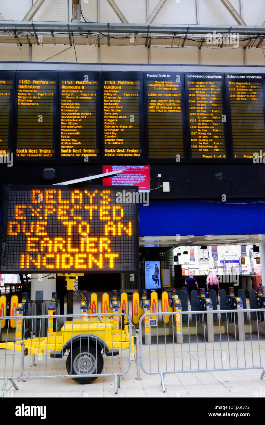 La gare de Waterloo, Londres la journée un déraillement ajouté au chaos causé par l'amélioration des œuvres qui n'ont plates-formes fermées. Prise le 16 août 2017 Banque D'Images