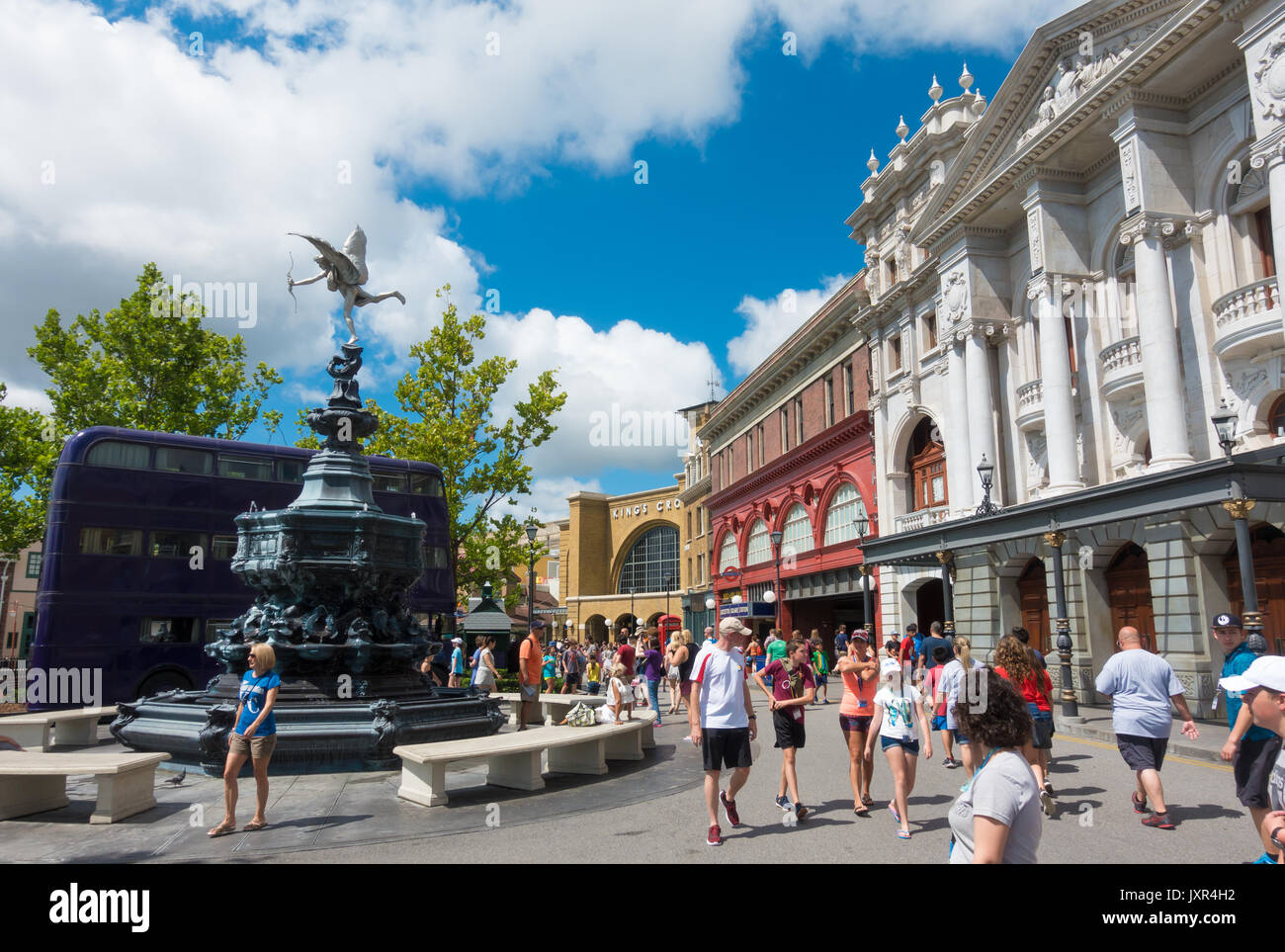 Le Magicobus et shaftesbury memorial fountain dans Universal Studios, Orlando, Floride. Banque D'Images