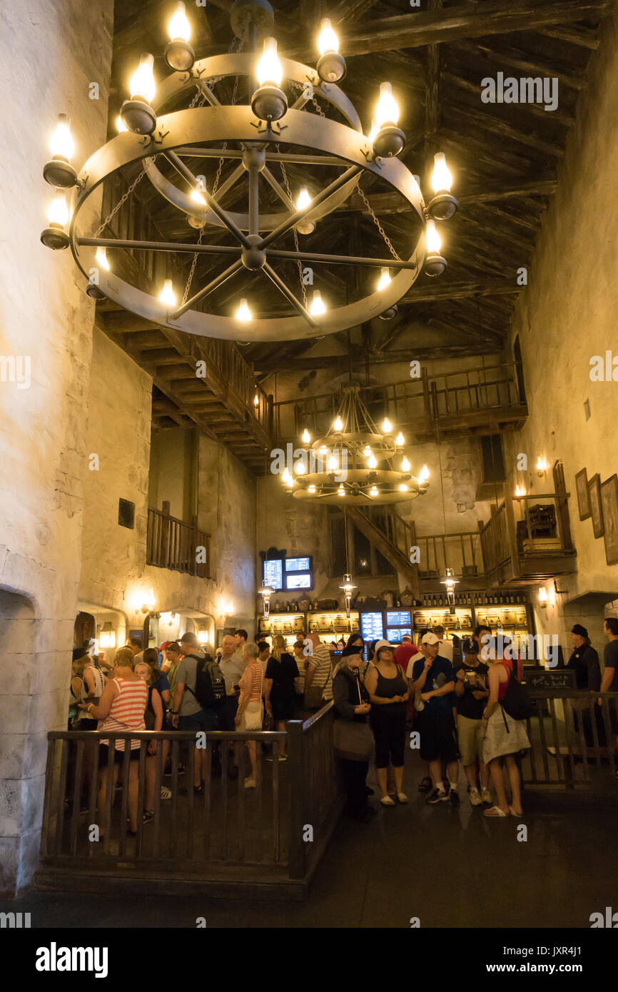À l'intérieur de Chaudron Baveur de traverse dans le monde magique de harry potter à Universal Studios Orlando, Floride. Banque D'Images