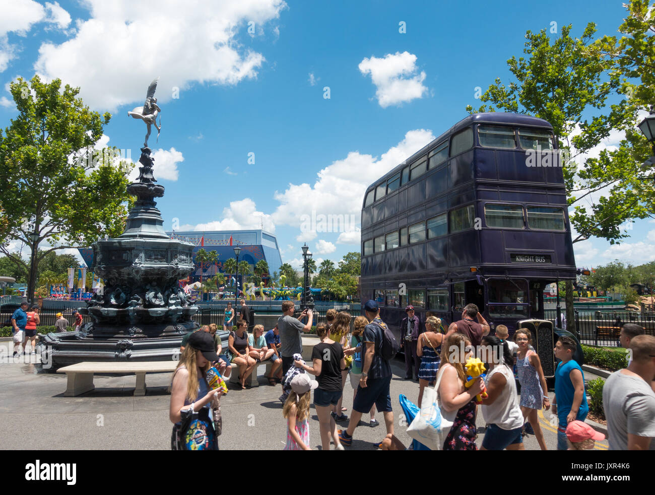 Le Magicobus et shaftesbury memorial fountain dans Universal Studios, Orlando, Floride. Banque D'Images