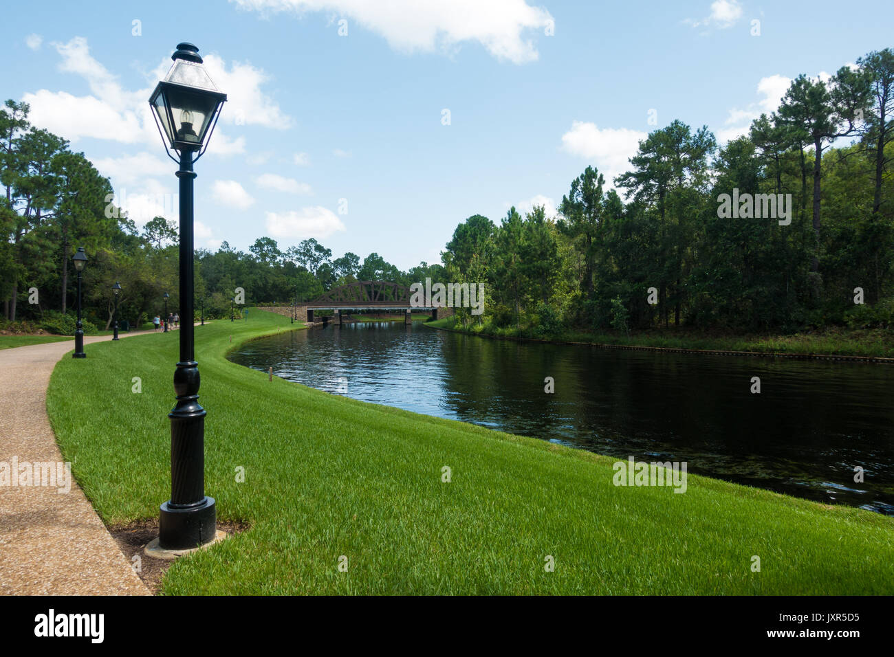 Sentier par le côté de la rivière à sassgoula Port Orleans Resort, Walt Disney World, Orlando, Floride. Banque D'Images