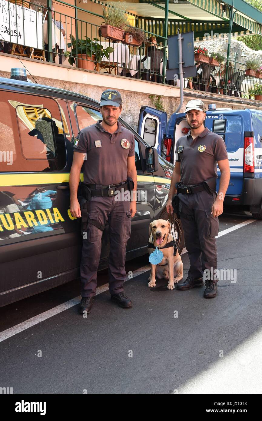 San Rocco (Camogli) : Fed Award de chien 2017. Dans l'image : Del, Labrador avec le financier Danilo Di Febo maréchal en chef et Corrado Di Pietro Banque D'Images