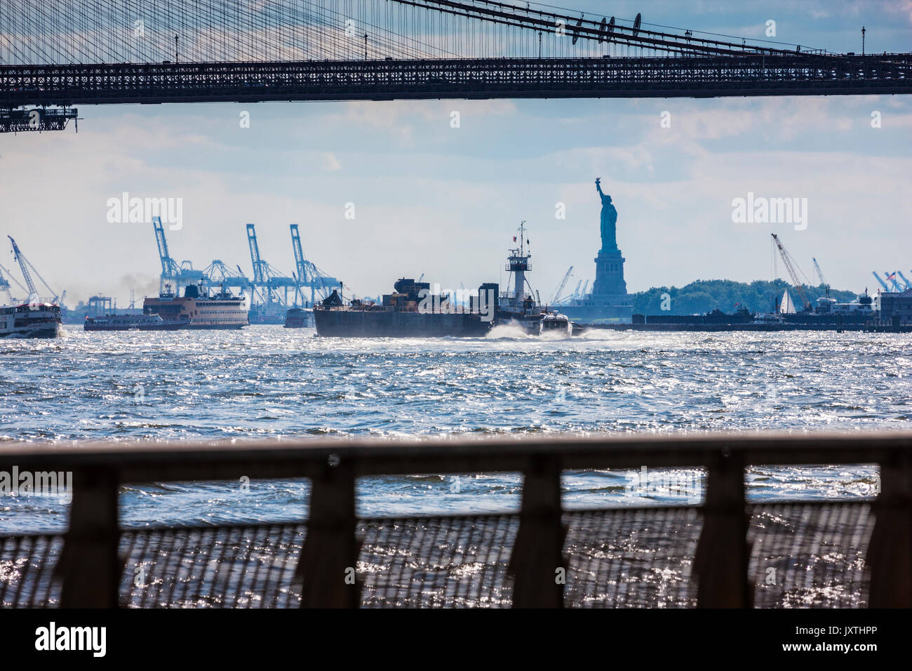 Statue de la liberté snd Pont de Brooklyn à New York City Banque D'Images