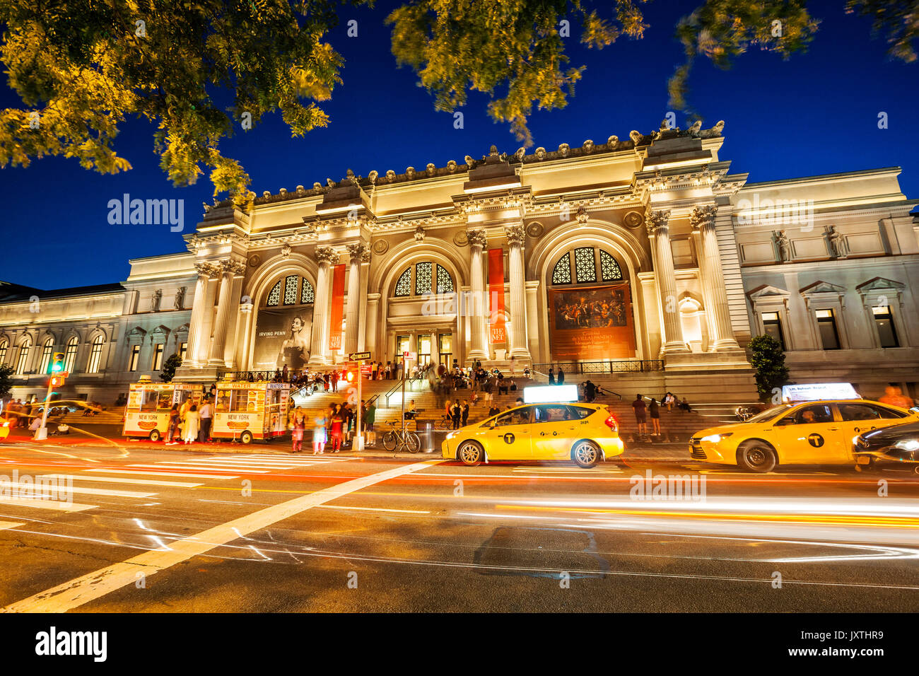 Le Metropolitan Museum of Art la nuit à New York City Banque D'Images