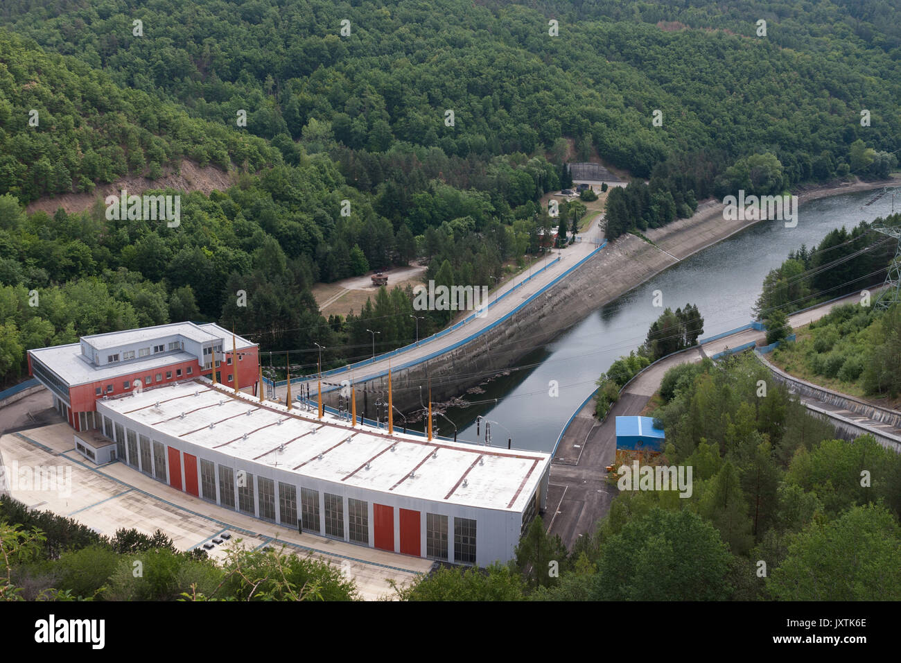 L'Dalesice pompée- entreposage d'une centrale hydroélectrique sur la rivière Jihlava en République tchèque dans la journée d'été. Banque D'Images
