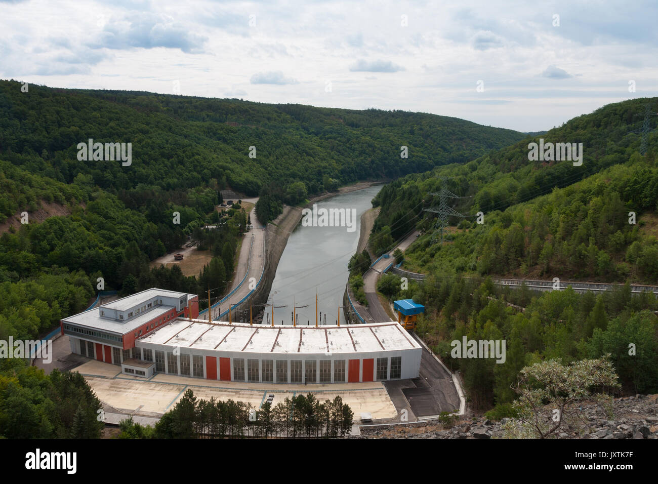 L'Dalesice pompée- entreposage d'une centrale hydroélectrique sur la rivière Jihlava en République tchèque dans la journée d'été. Banque D'Images