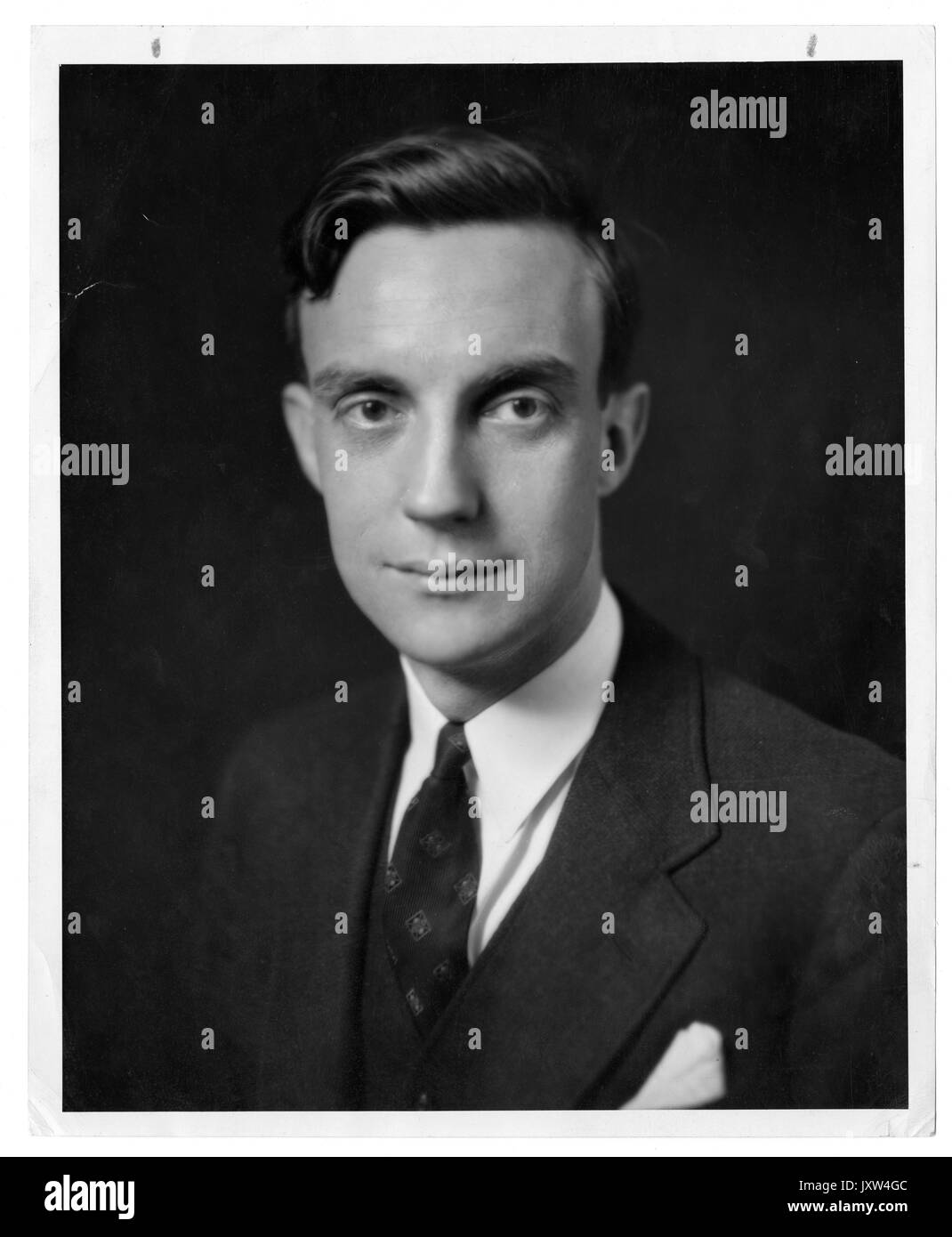 Charles Francis Bonilla, portrait photographique, de la poitrine vers le haut, de face, c 35 ans d'âge, 1940. Banque D'Images