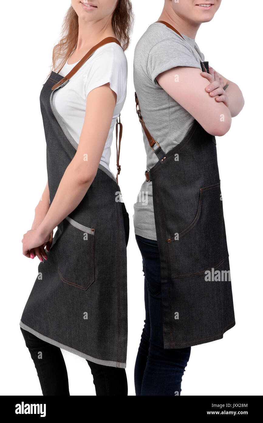 Jeunes chefs ou maîtres d'homme et de la femme pose, portant des tabliers isolé sur fond blanc. Café café barista uniforme. Banque D'Images