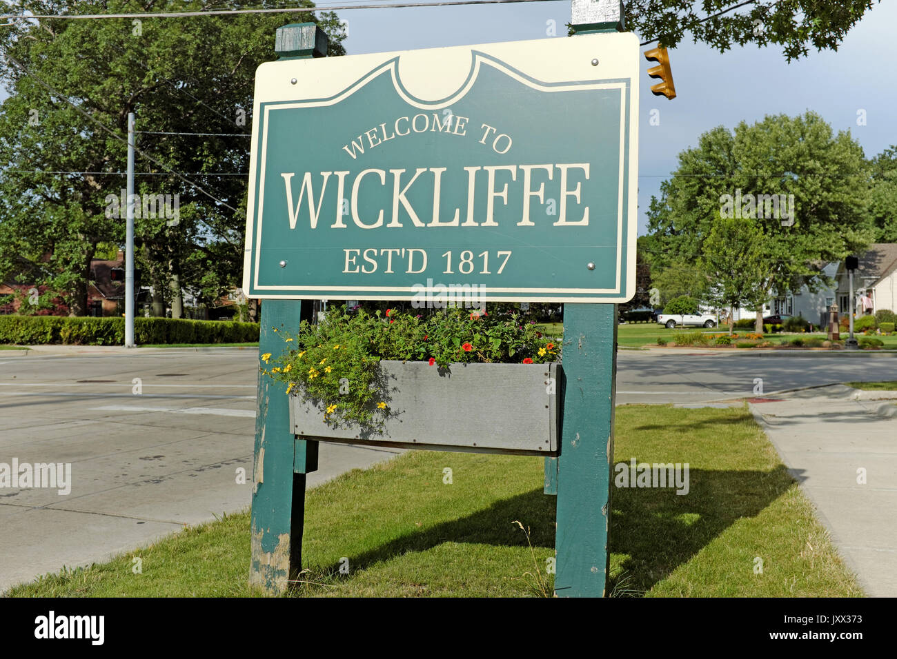 L'affichage à la frontière de la ville indiquant 'Bienvenue à Wickliffe', une ville-dortoir de la banlieue de Cleveland, Ohio, USA. Banque D'Images