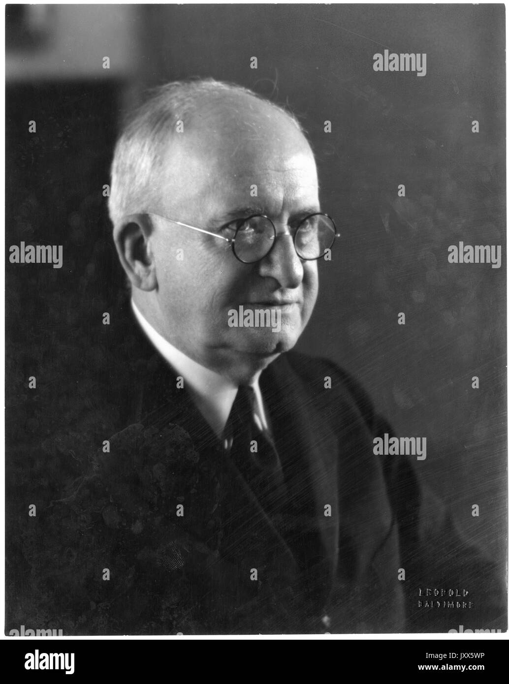 Joseph sweetman ames, portrait photographique, assis, de la poitrine vers le haut, vue de trois-quarts, 1930. Banque D'Images