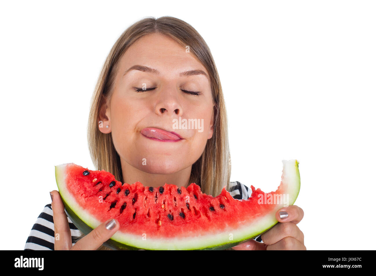 Photo d'une jeune femme avide de manger une grande tranche de melon délicieux sur fond isolé Banque D'Images