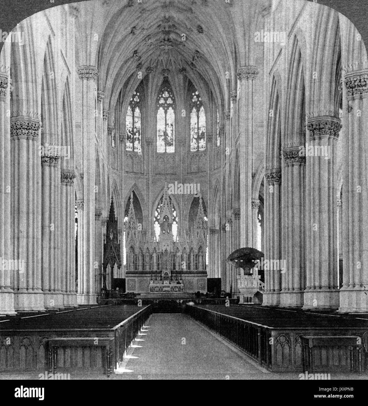 Im Inneren der Kathedrale St Patrick à New York City, New York, USA 1902. Intérieur de la cathédrale Saint-Patrick, New York, USA 1902. Banque D'Images