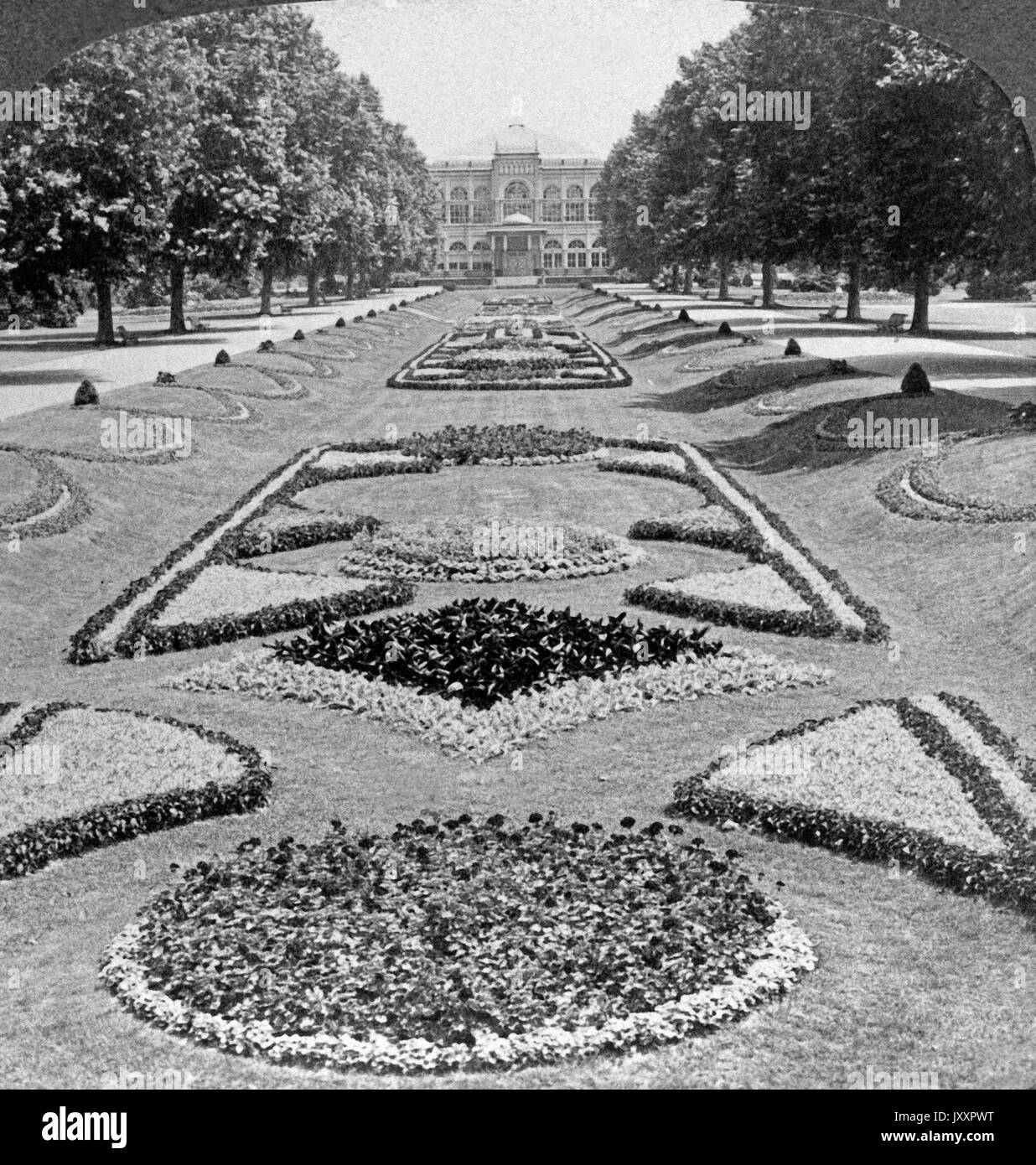 Gartenstraße Prachtvolle im Fairmount Park, à Philadelphie, Pennsylvanie, USA 1901. Un beau jardin avenue à Fairmount Park, Philadelphie, Pennsylvanie, USA 1901. Banque D'Images