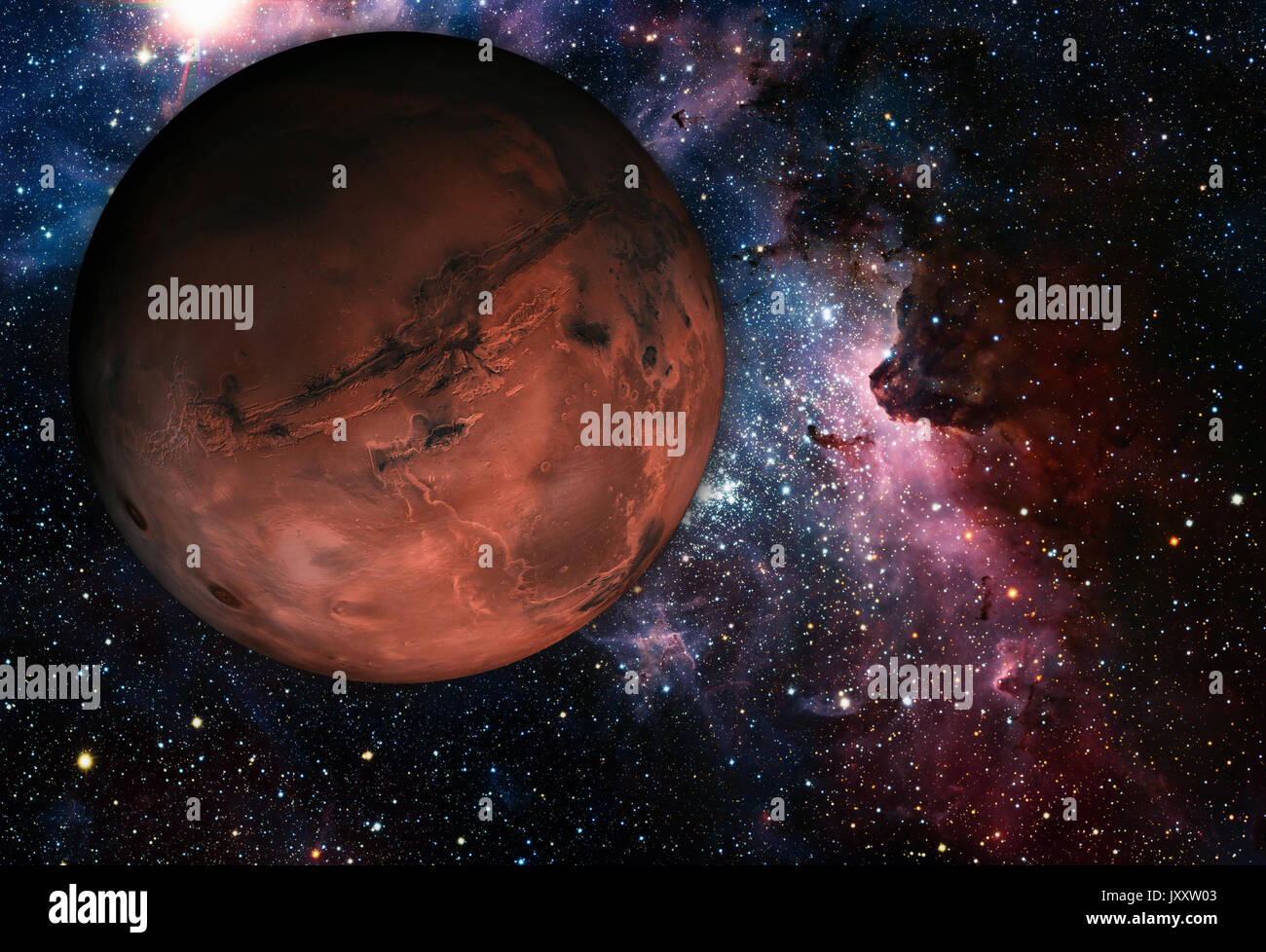 Système solaire - Mars. C'est la quatrième planète à partir du Soleil, Mars est une planète terrestre avec une mince atmosphère, ayant des cratères, volcans, vallées, de Banque D'Images