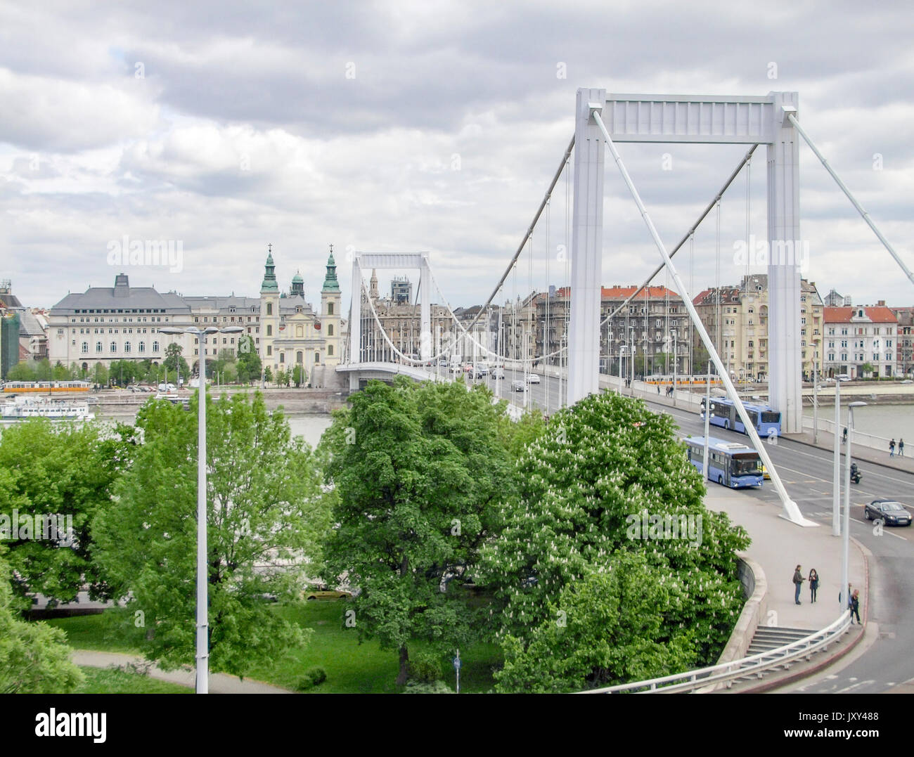 Elisabeth le pont sur le Danube à Budapest, Hongrie Banque D'Images