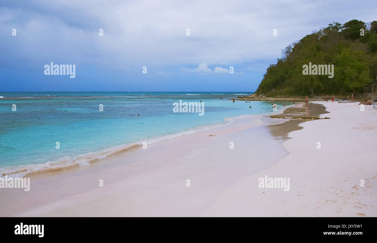 Mercer Creek Bay sur la côte de l'océan Atlantique tropical Caraïbes - Mer - Saint John's - Antigua-et-Barbuda Banque D'Images