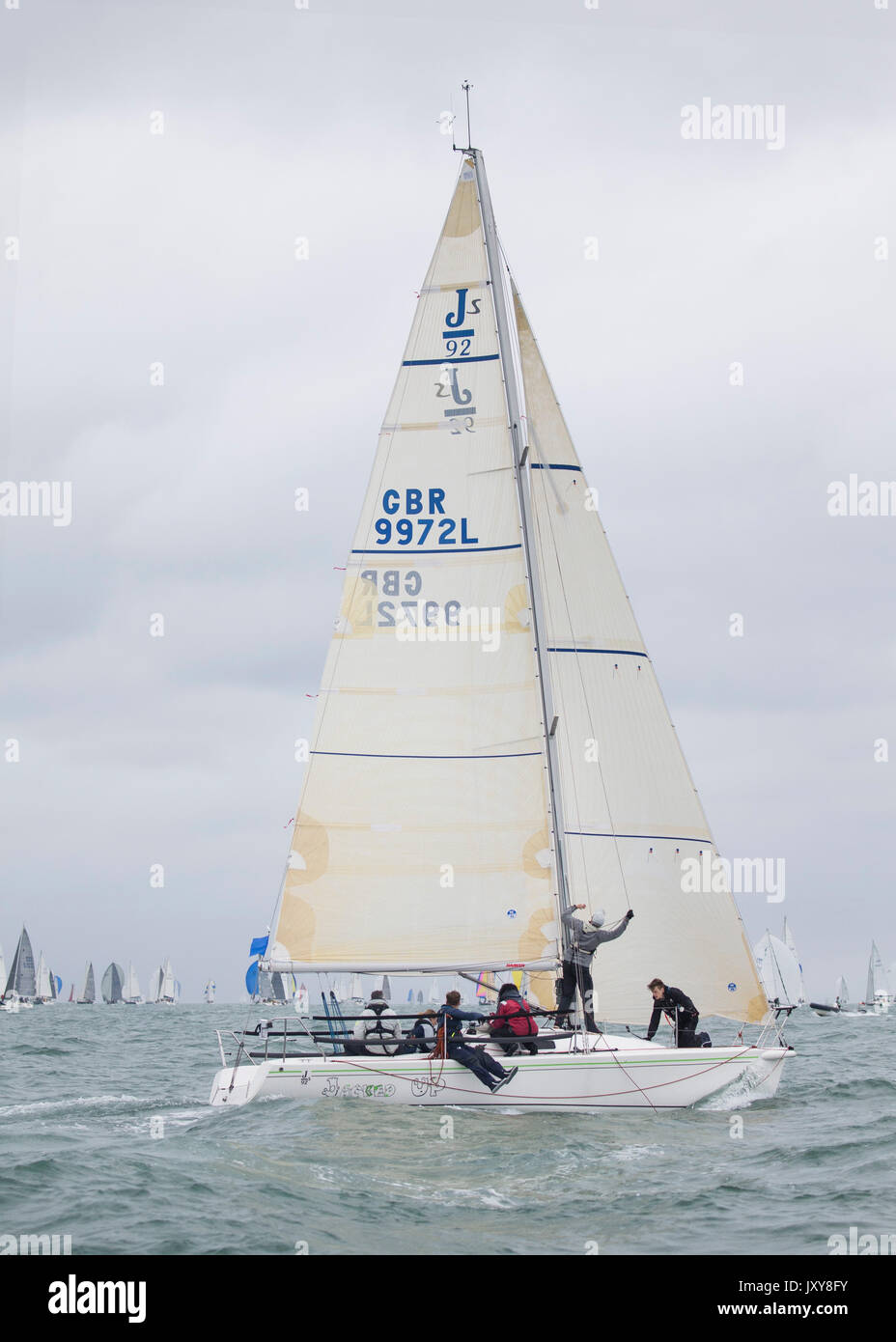 J92 Location De Gbr9972g A L Aide Du Cric S Apprete A Hisser Son Spinnaker Pendant La Course Le Tour De L Ile 17 Photo Stock Alamy