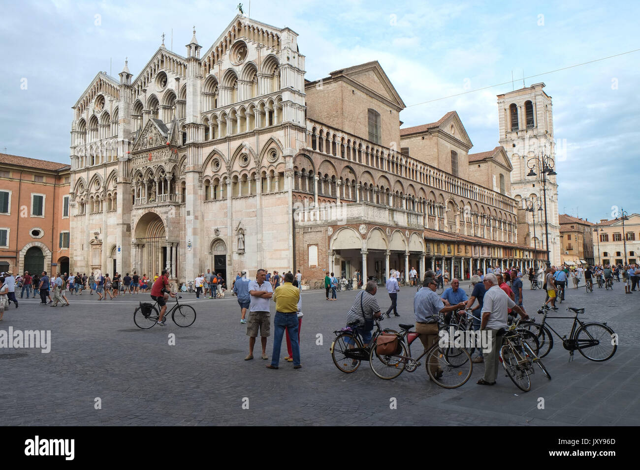 L'Italie, Émilie-Romagne : Basilica Cattedrale di San Giorgio (Cathédrale de Saint George le Martyr) à Ferrare, dans la plaine du Pô. Le centre historique de F Banque D'Images