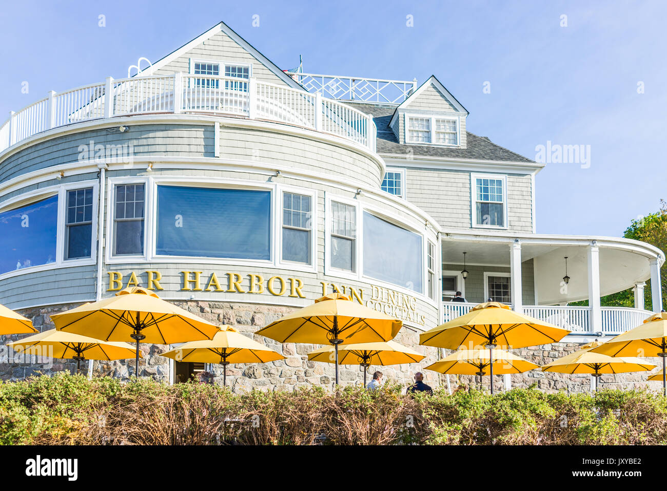 Bar Harbor, États-Unis - le 8 juin 2017 : oceanfront resort inn avec restaurant en bord de mer dans le centre-ville de village en été Banque D'Images