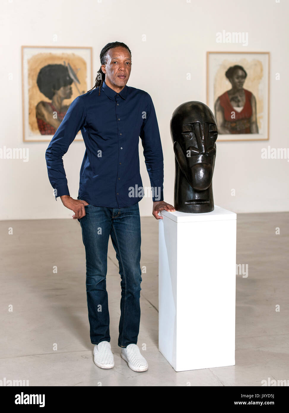 Monna mokoena, propriétaire et conservateur de gallery momo à Cape Town. Banque D'Images