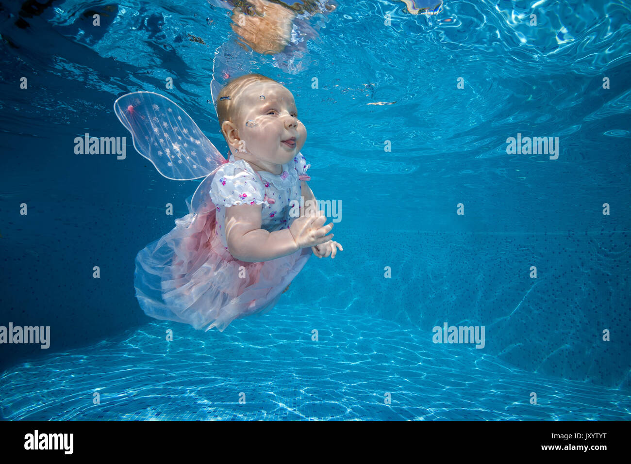Girl With Water Wings Banque De Photographies Et D Images A Haute Resolution Alamy