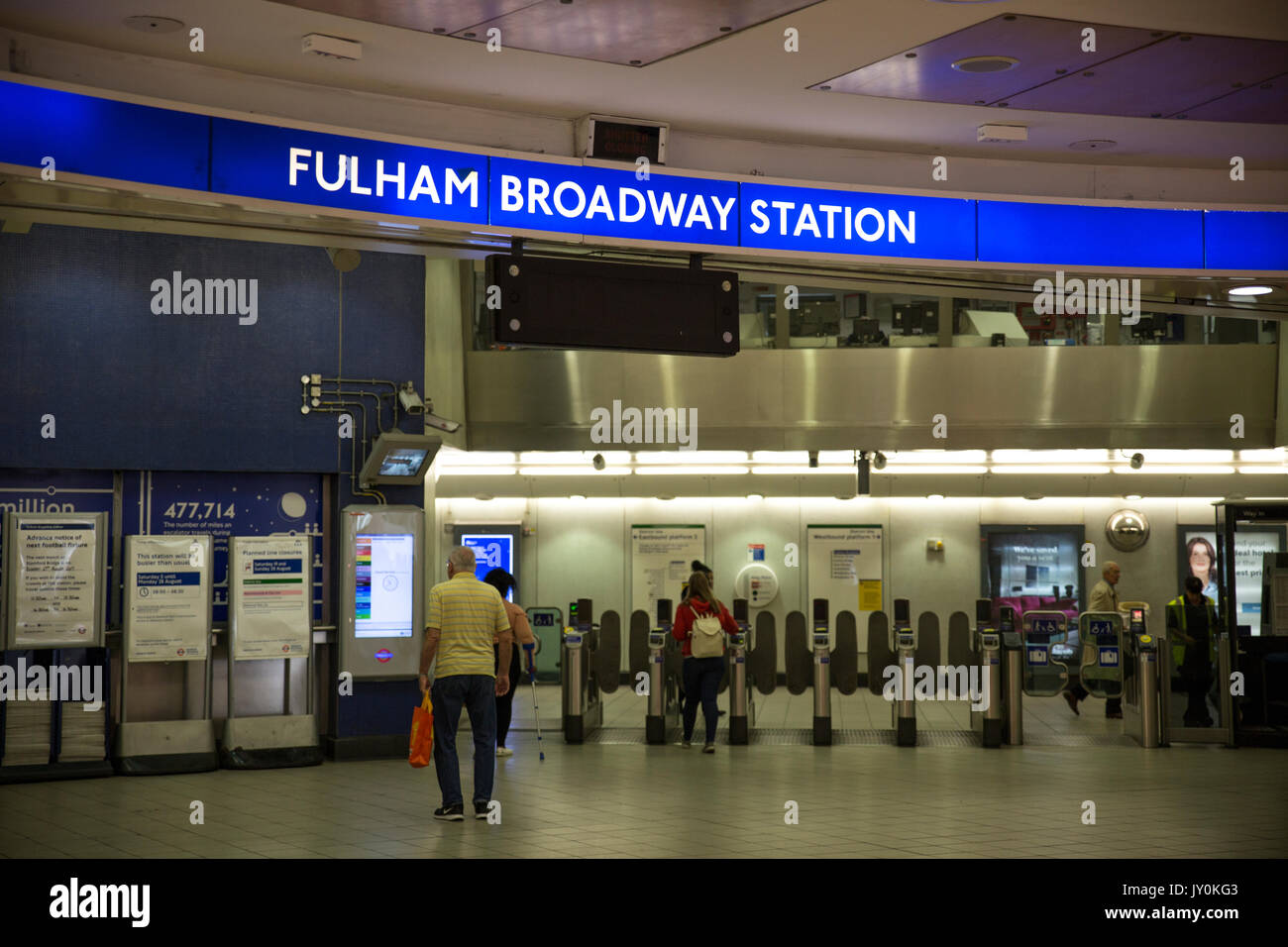 La station de métro Fulham Broadway et les obstacles de l'intérieur Banque D'Images