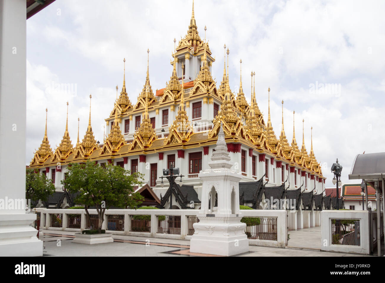 Wat Ratchanatdaram ou Loha Prasat (Château de métal), Bangkok, Thaïlande Banque D'Images