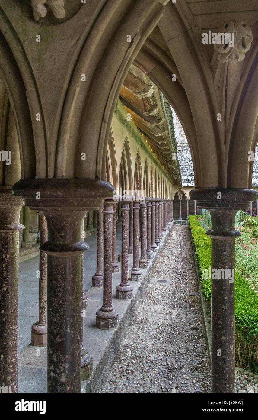 Intérieur abbaye du mont saint michel Banque de photographies et d ...
