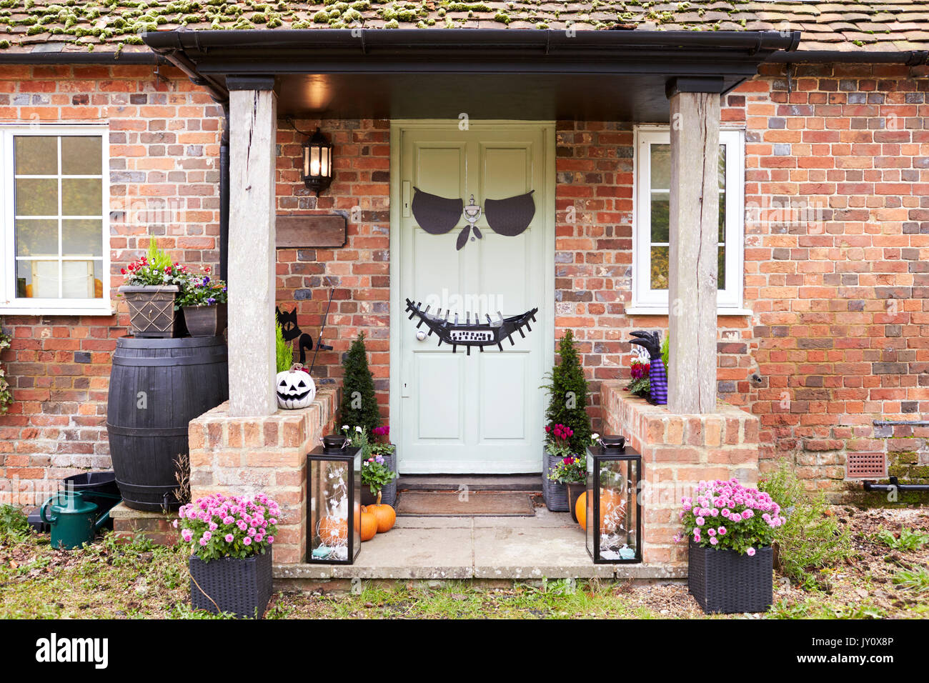 Porte de maison décorée pour Halloween Trick ou traiter Banque D'Images