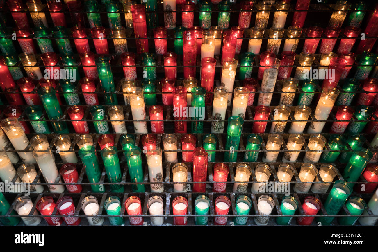 Brûler des bougies sacrificiel Banque D'Images