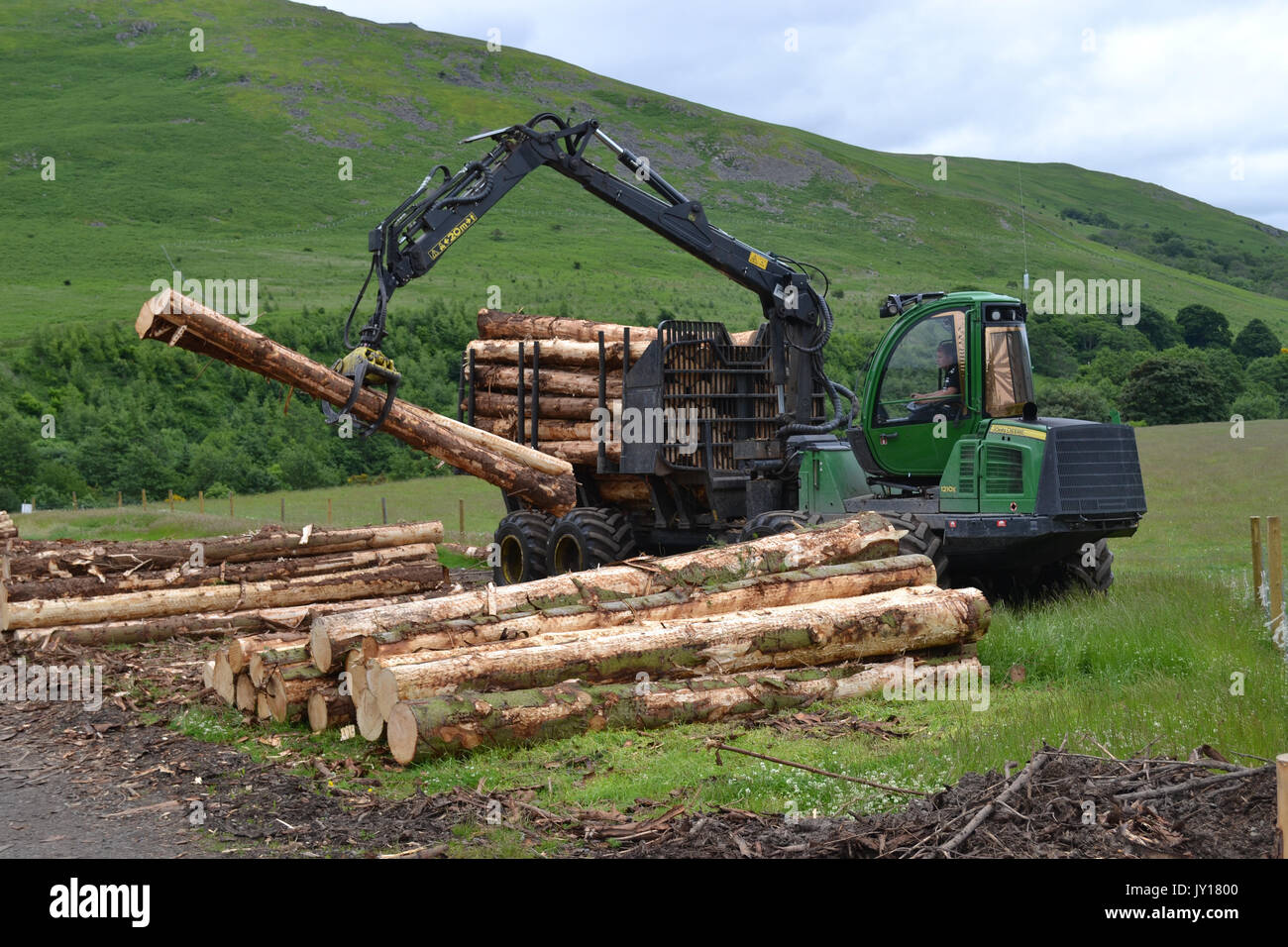 John Deere 1210E log handler Banque D'Images