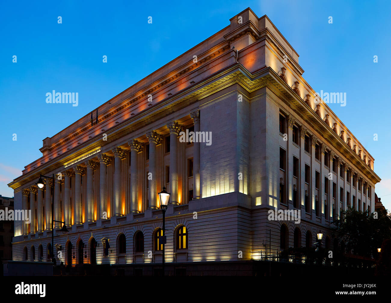 La Banque nationale de Roumanie à Bucarest, photo de nuit. Banque D'Images
