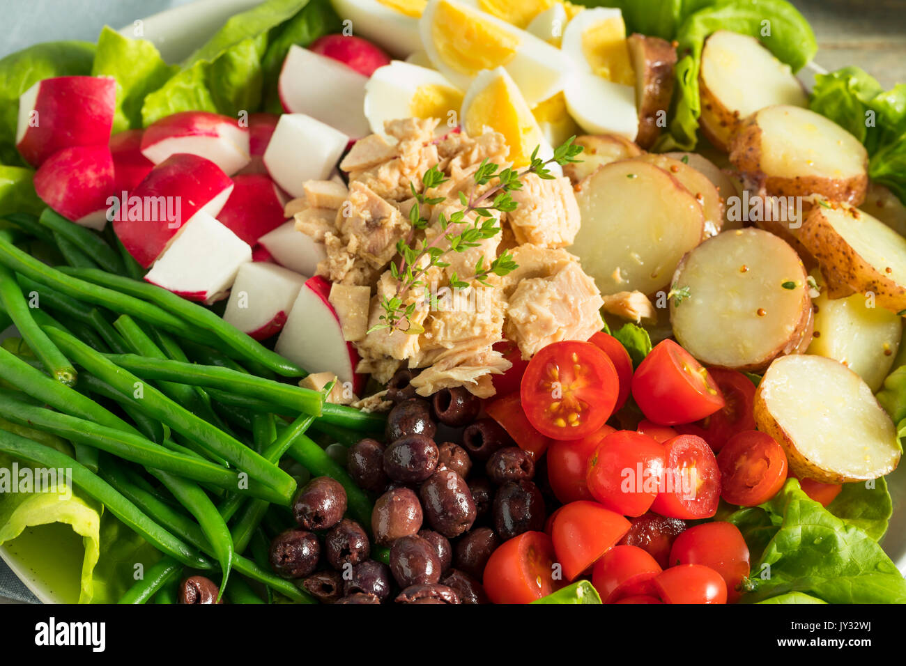 Le français fait maison Salade niçoise au thon oeufs Pommes de terre et
