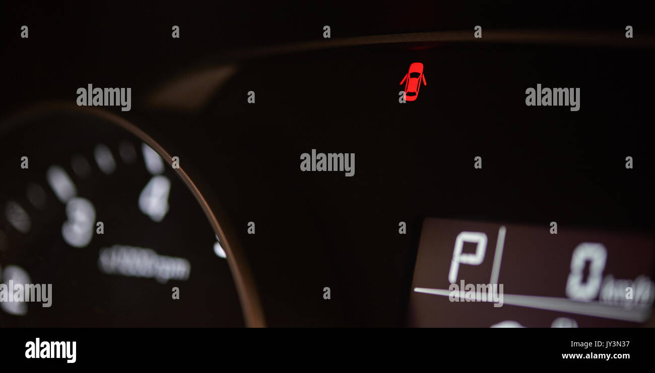 Ouvrir les portes de voiture icône sur moder car dashboard close-up Banque D'Images