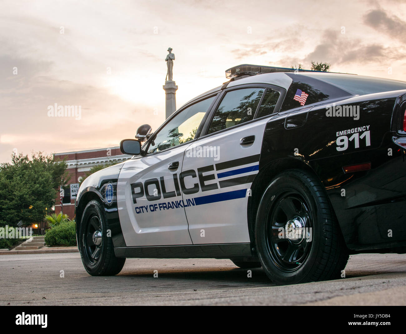 Nashville, Tennessee, USA. 17 août, 2017. Après les menaces faites à détruire les repères des confédérés, Franklin, Tennessee la garde de la police la Confederate Monument à la place publique de Franklin, Tennessee, USA. Crédit : Jim Diamond/Alamy Live News. Banque D'Images