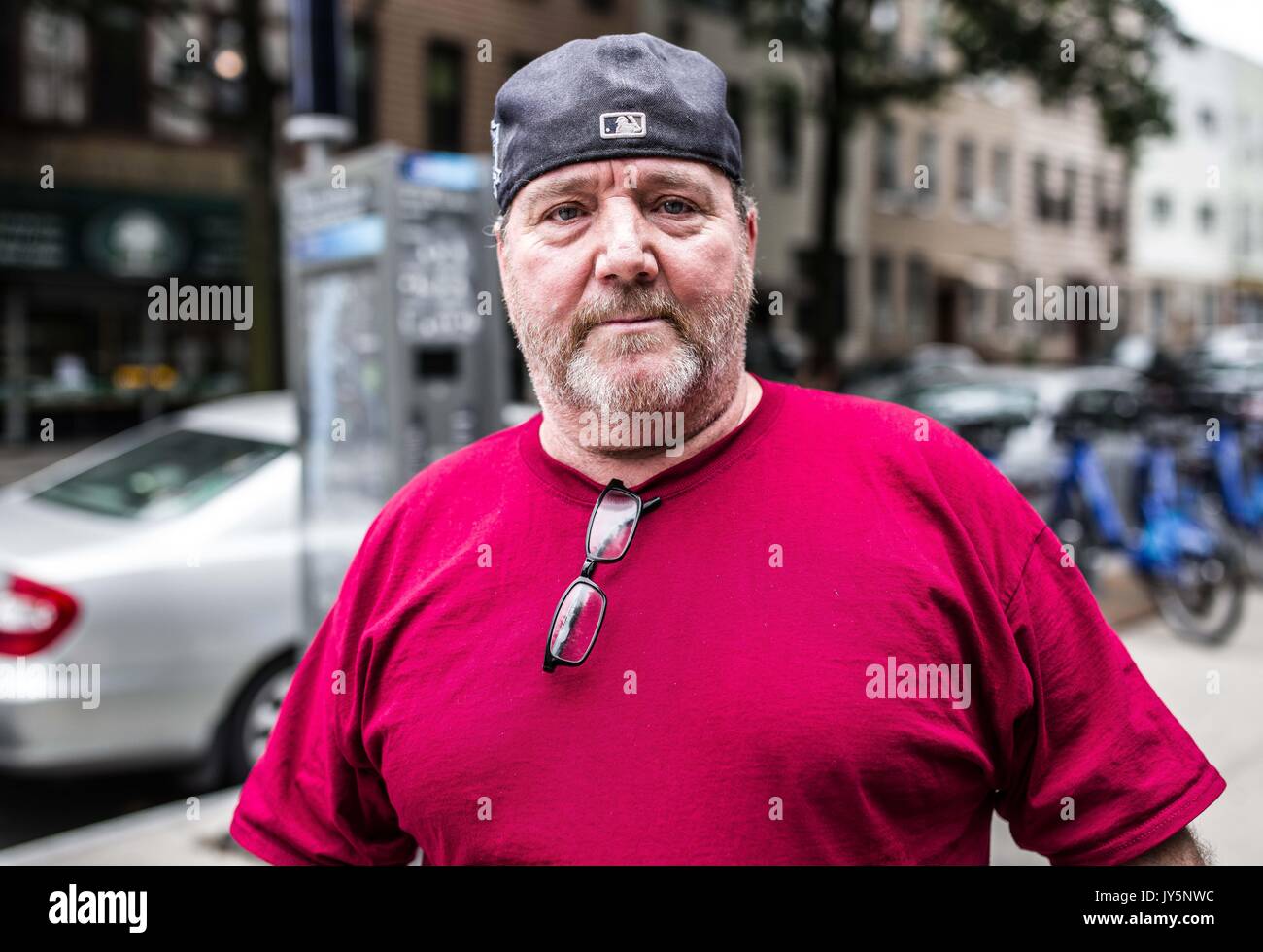 New York City, New York, USA. 18 août, 2017. Tenue à Brooklyn's McGolrick Park, un groupe de citoyens ont organisé une manifestation contre les Nazis, les Alt-Right, et 'fiers garçons'' (ce dernier est un groupe d'extrême droite fondé par l'ancien Vice-commentateur Gavin McInnes qui a été accusé de la suprématie blanche et la création de troubles violents). Credit : ZUMA Press, Inc./Alamy Live News Banque D'Images