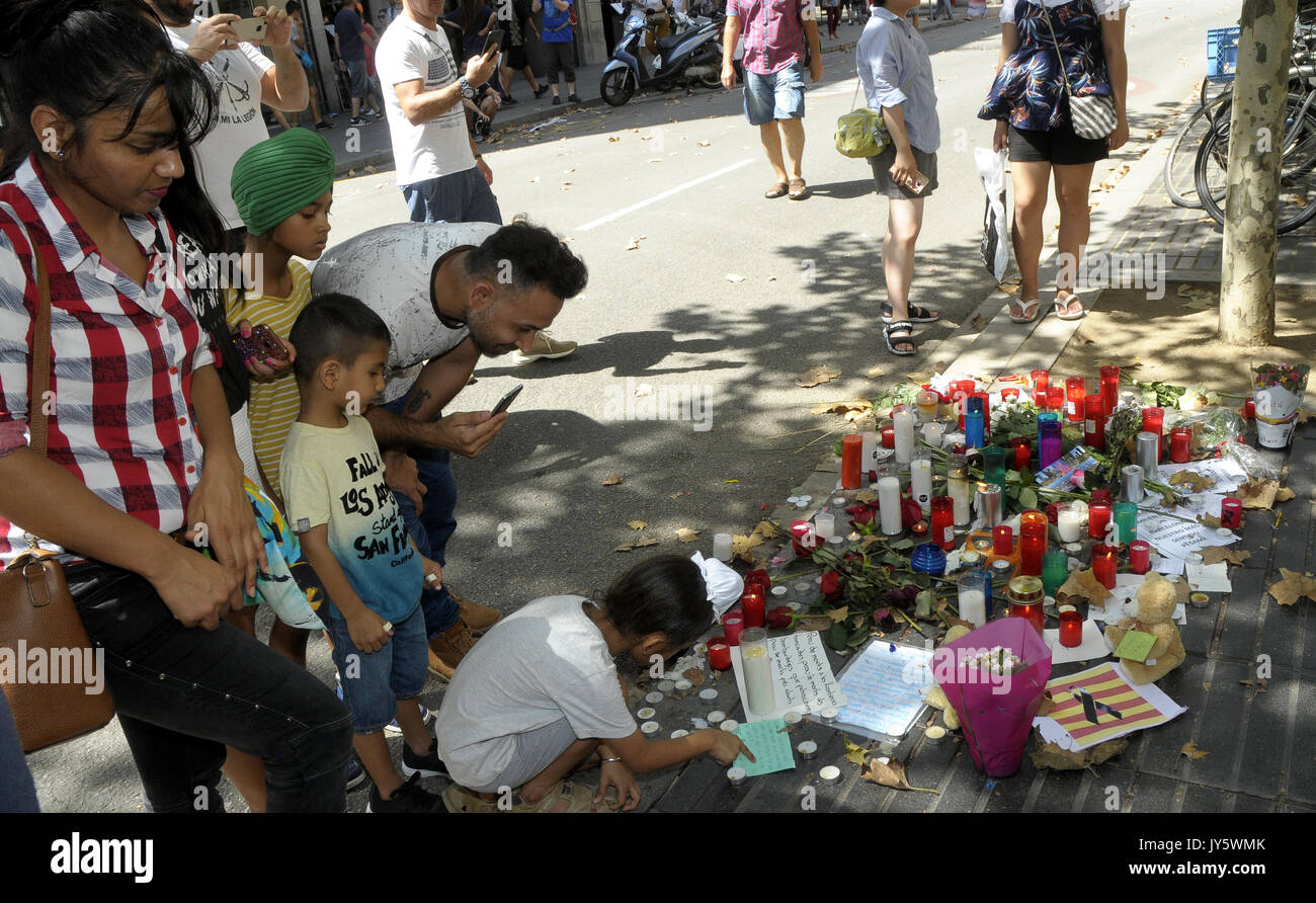 Las Ramblas, Barcelone, Espagne. 18 août 2017. Conséquences sur la Ramblas le jour après l'attaque terroriste à Barcelone. Credit : Rosmi Duaso/Alamy Life News Banque D'Images