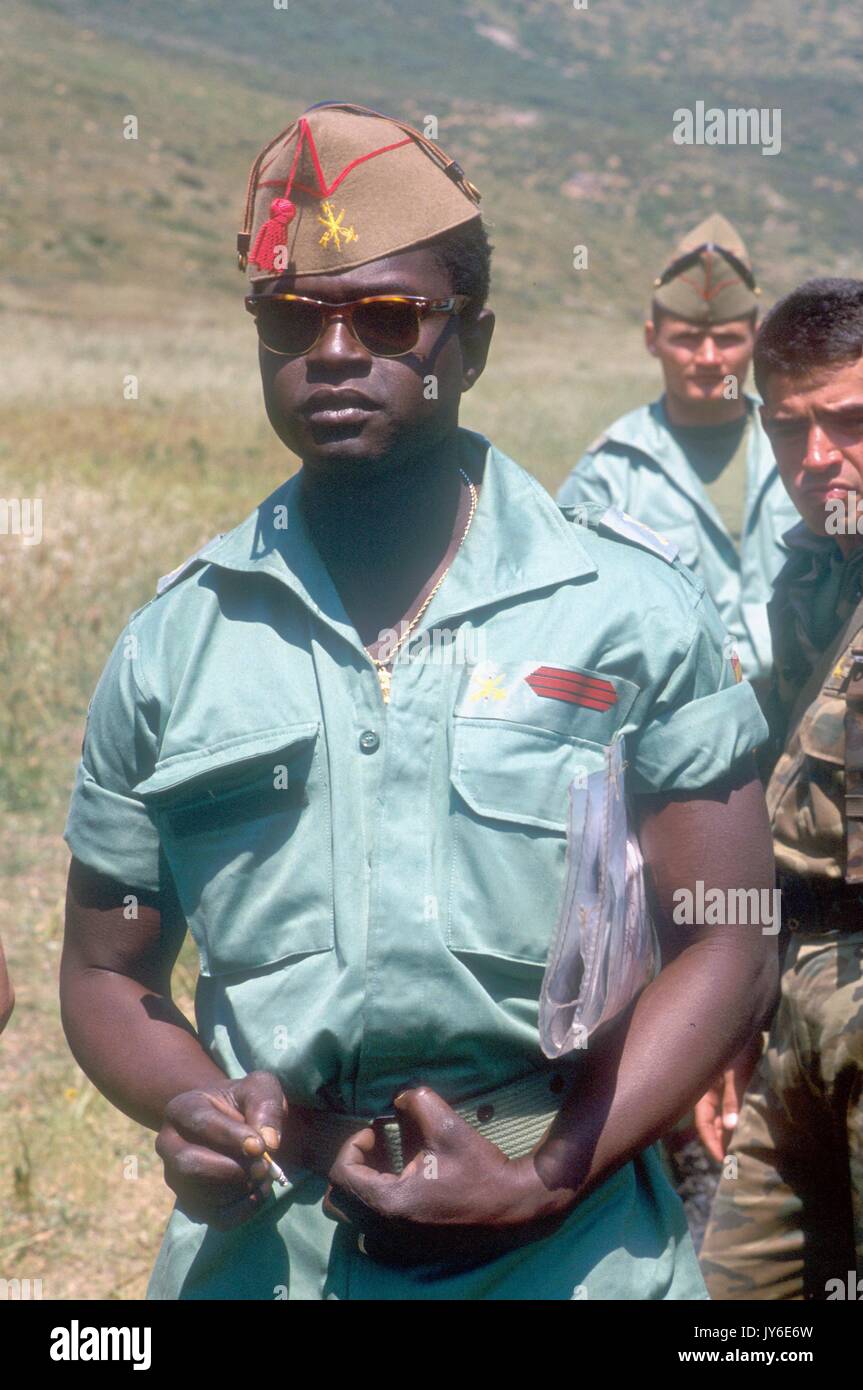 Des soldats de "Tercio", la Légion étrangère espagnole (Legion Extranjera) lors des exercices de l'OTAN à CapoTeulada (Sardaigne, Italie) Banque D'Images