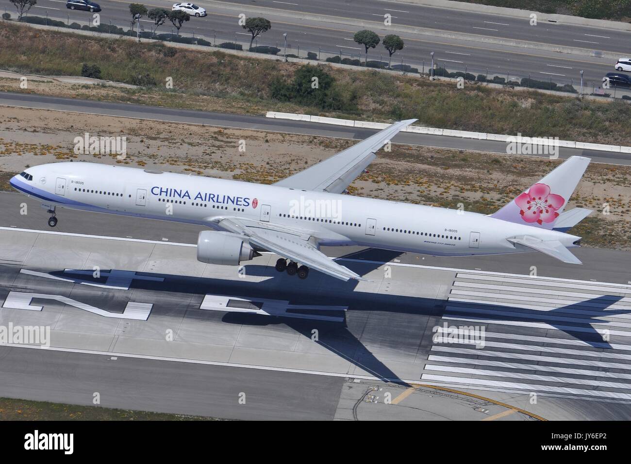 CHINA AIRLINES Boeing 777-300ER B-18005 ATTERRIR À LOS ANGELES Banque D'Images