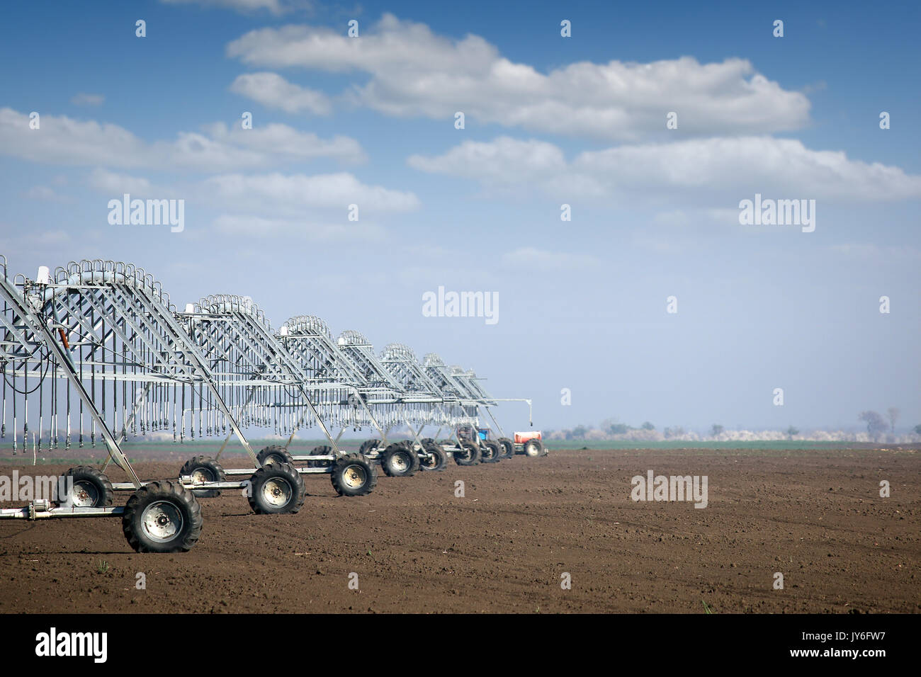 Système de gicleurs à pivot central de l'industrie de l'agriculture sur le terrain Banque D'Images