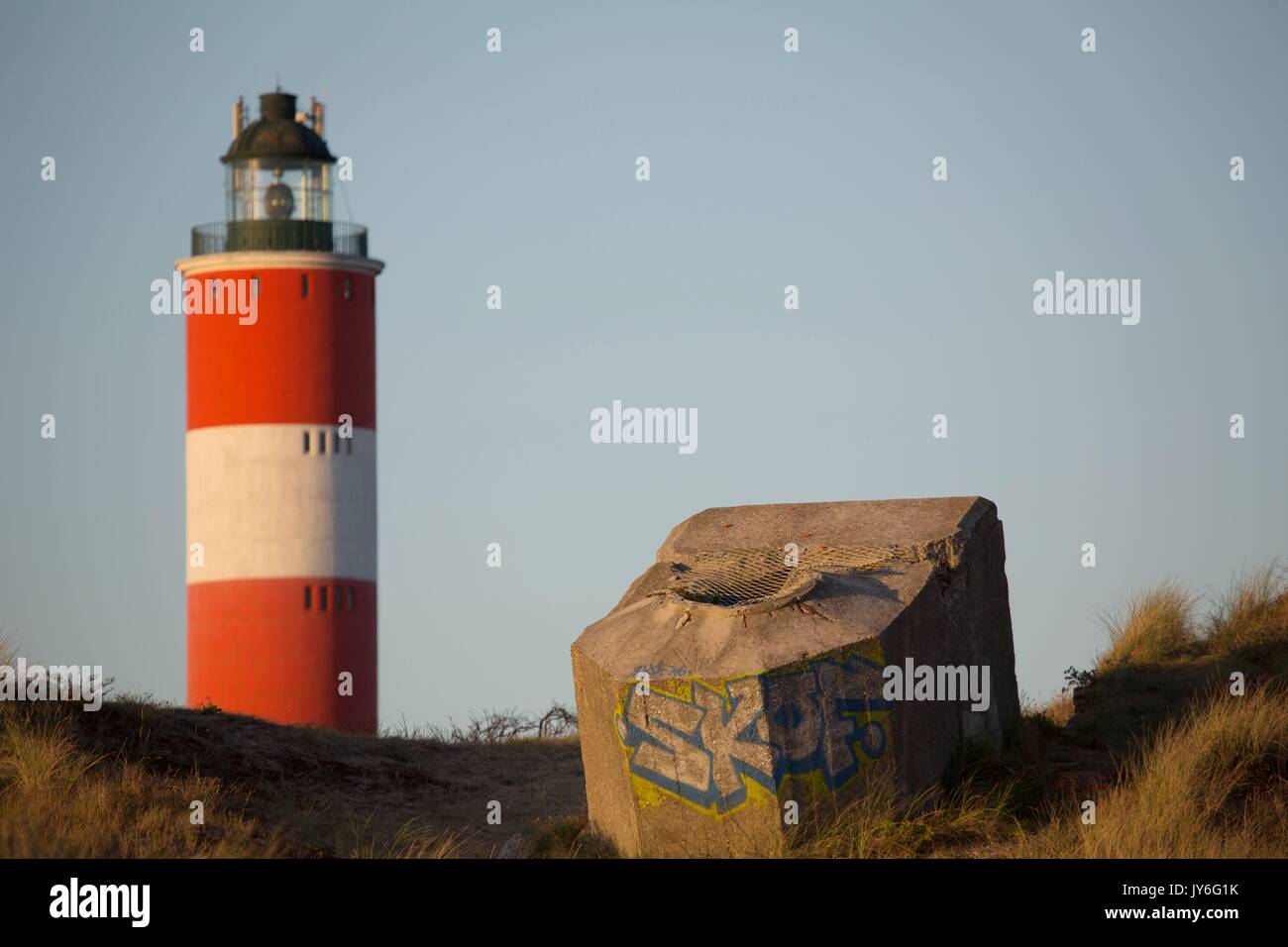 France, région des Hauts de France, Pas de Calais, Berck Plage, esplanade, phare maritime, Promenade du Professeur Jean Debeyre, coucher de soleil blockhaus, vestige de la 2e guerre mondiale, Photo Gilles Targat Banque D'Images