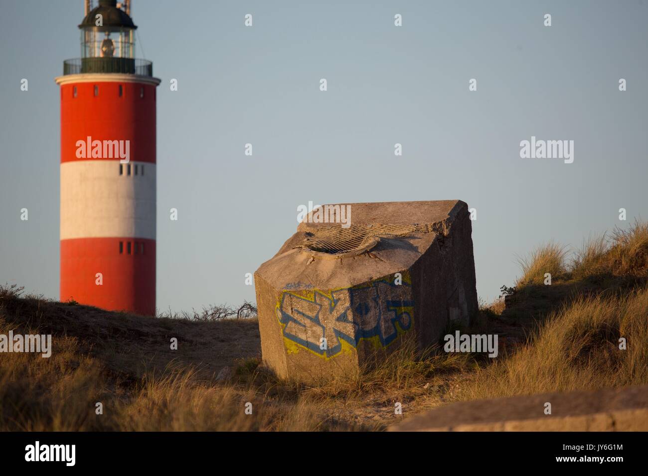 France, région des Hauts de France, Pas de Calais, Berck Plage, esplanade, phare maritime, Promenade du Professeur Jean Debeyre, coucher de soleil blockhaus, vestige de la 2e guerre mondiale, Photo Gilles Targat Banque D'Images