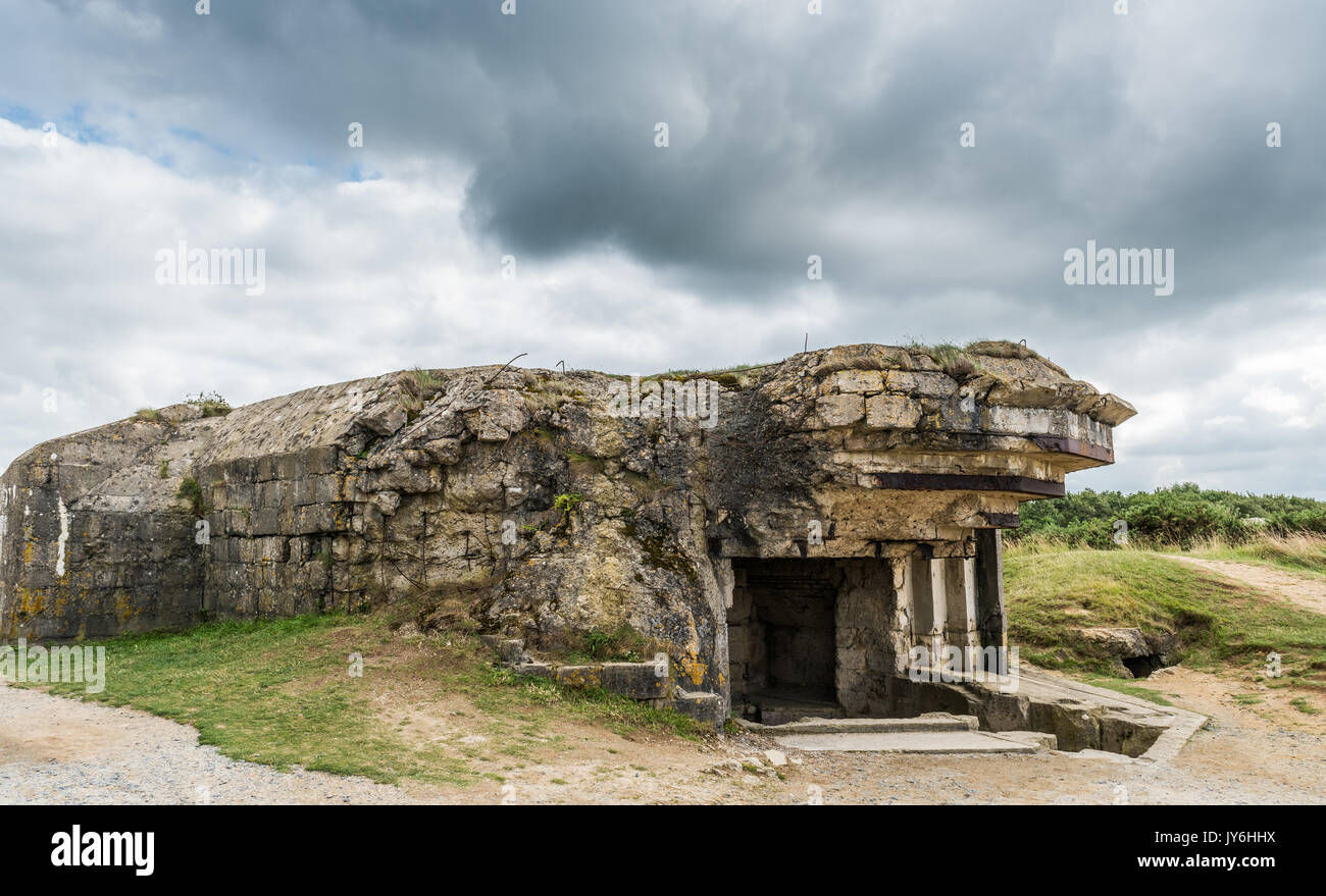 Vestiges de la défense allemande qui faisaient partie du mur de l'Atlantique en 1944 à Ponte du Hoc en Normandie Banque D'Images