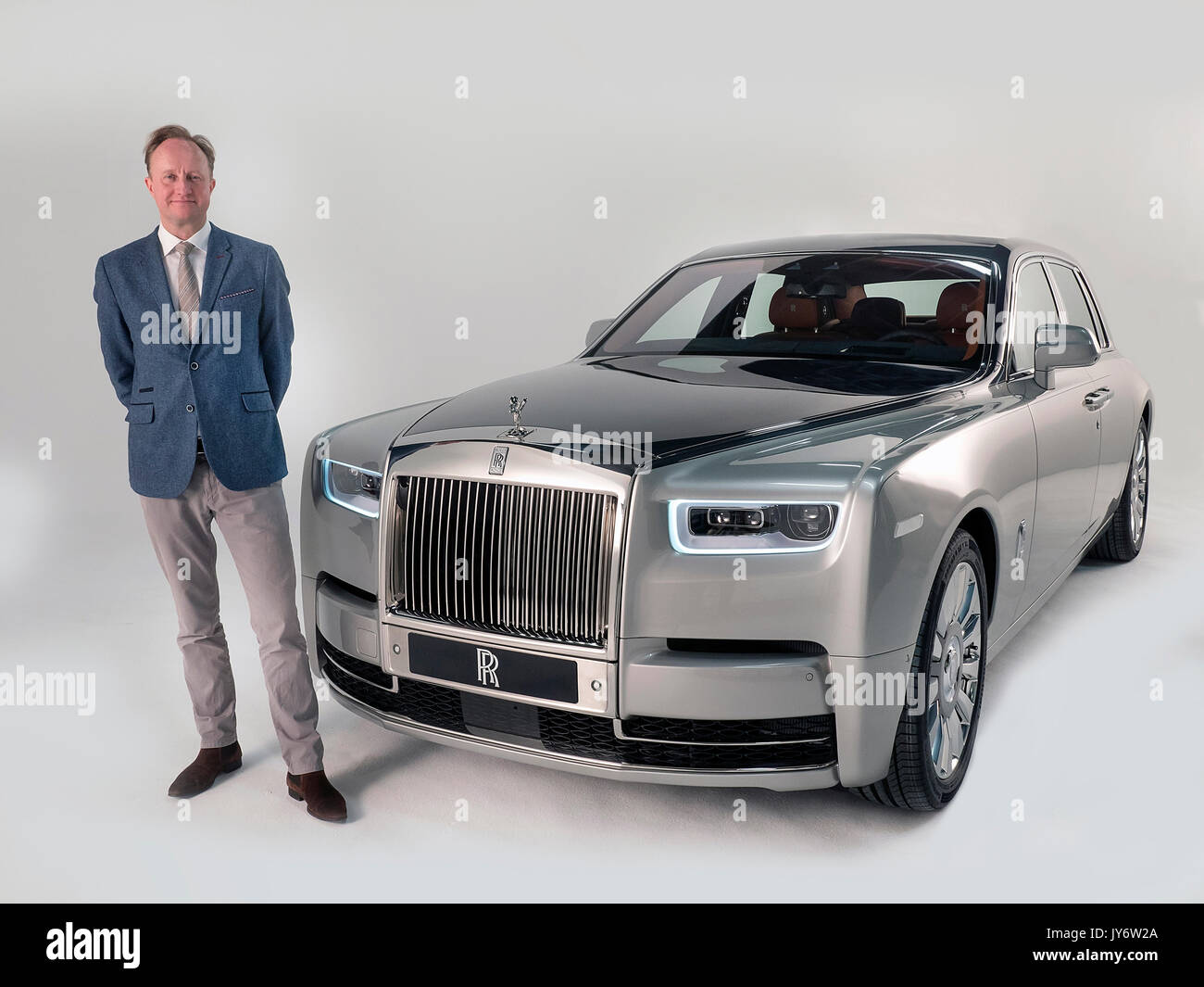 Giles Taylor designer avec Rolls Royce Phantom VIII Banque D'Images