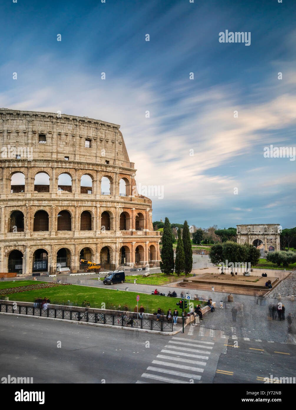 La Piazza del Colosseo, Rome, Latium. L'Amphitheatrum Flavius de Colosseum Banque D'Images