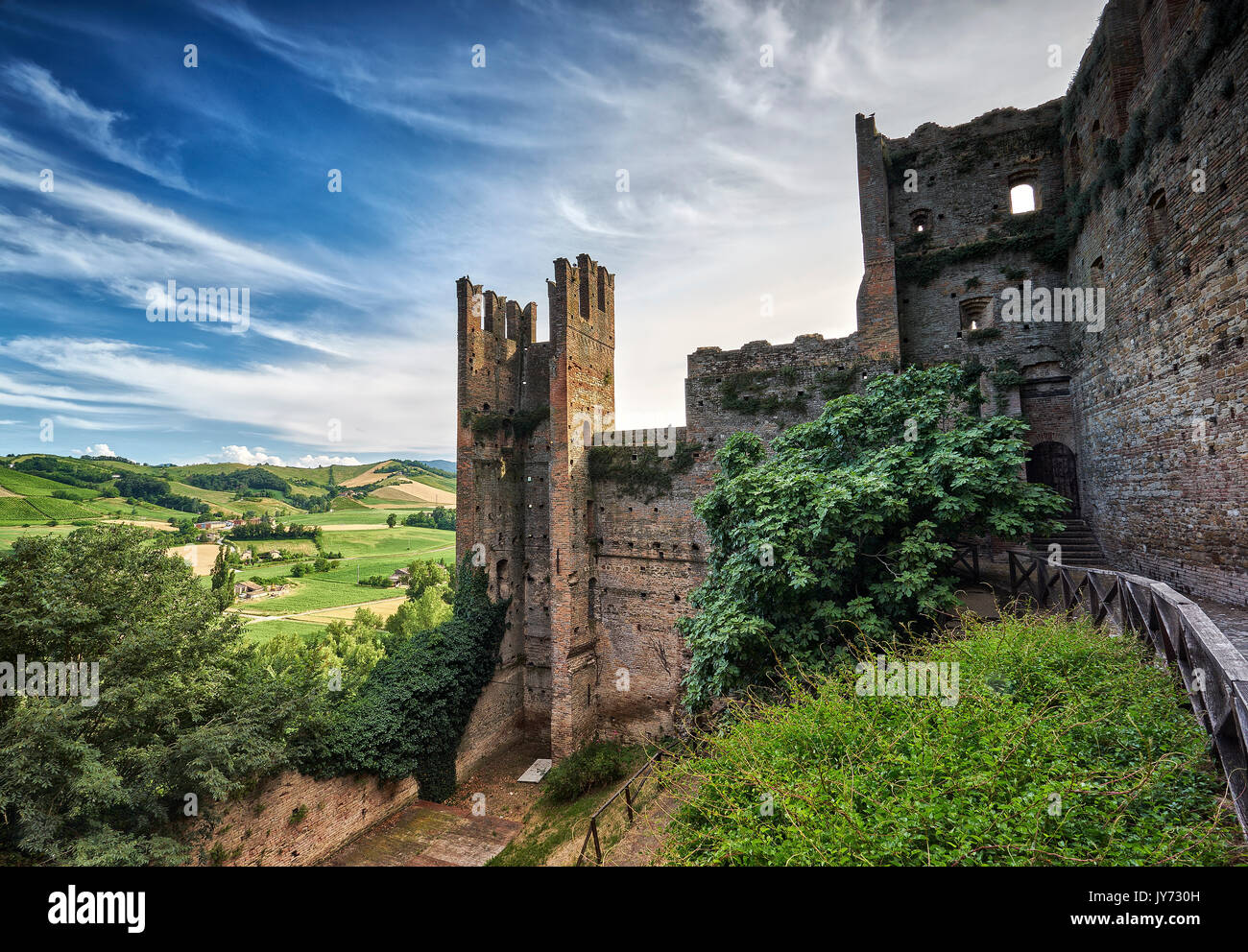 Castell Arquato, Piacenza, Emilia Romagna, Italie. Les ruines d'une forteresse Banque D'Images