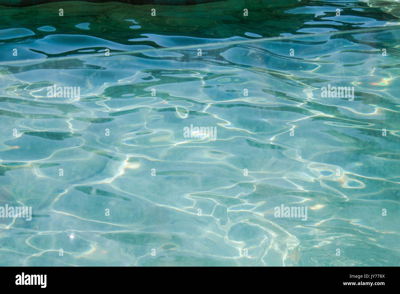 Piscine de surface de l'eau bleu clair Banque D'Images