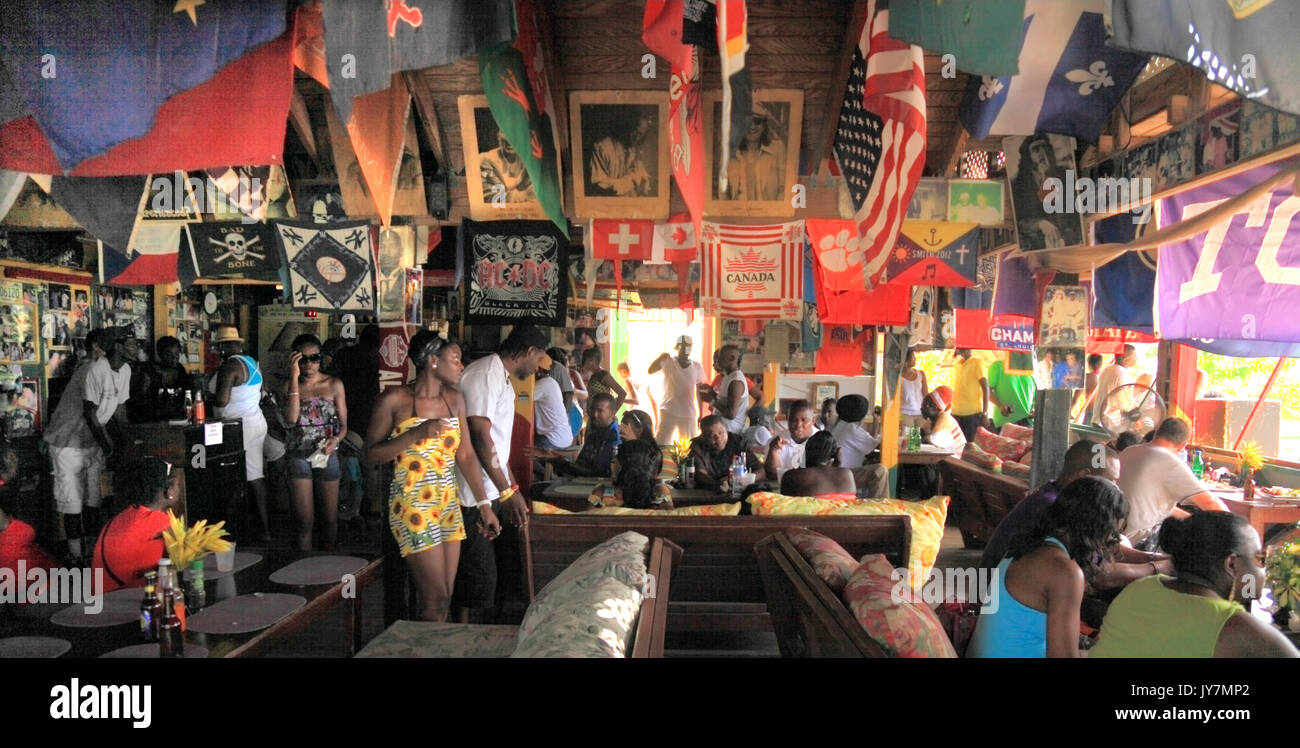 Bar à la plage de Pinney soleils à Nevis Banque D'Images