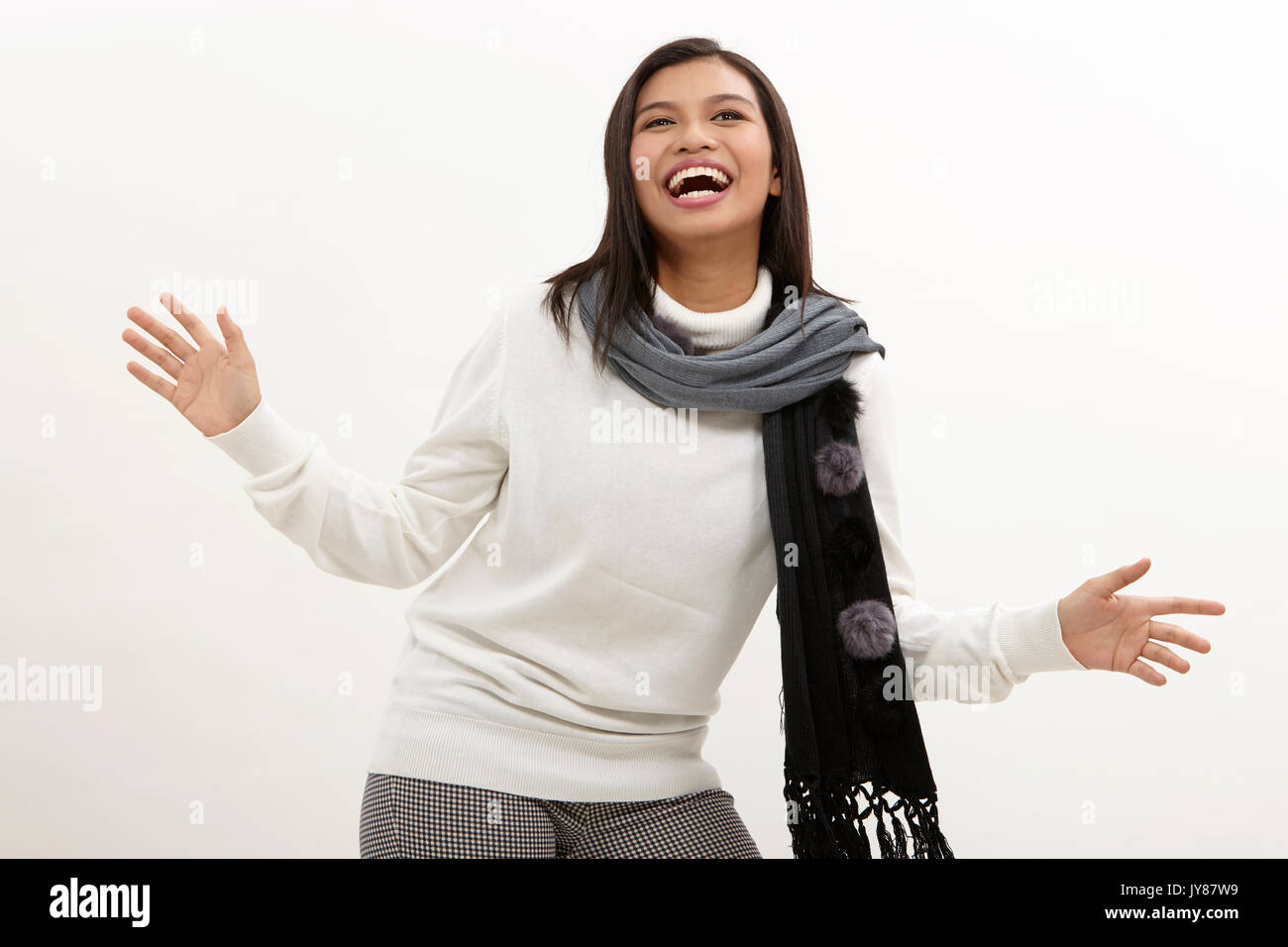 Femme en riant malais isolated on white Banque D'Images
